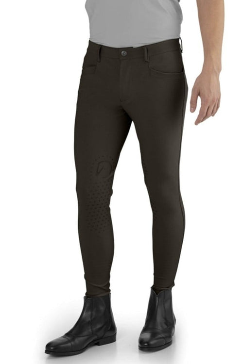 e62413_n005_E62431_EGO7_Men_Jumping_EJ_Chocolate-min